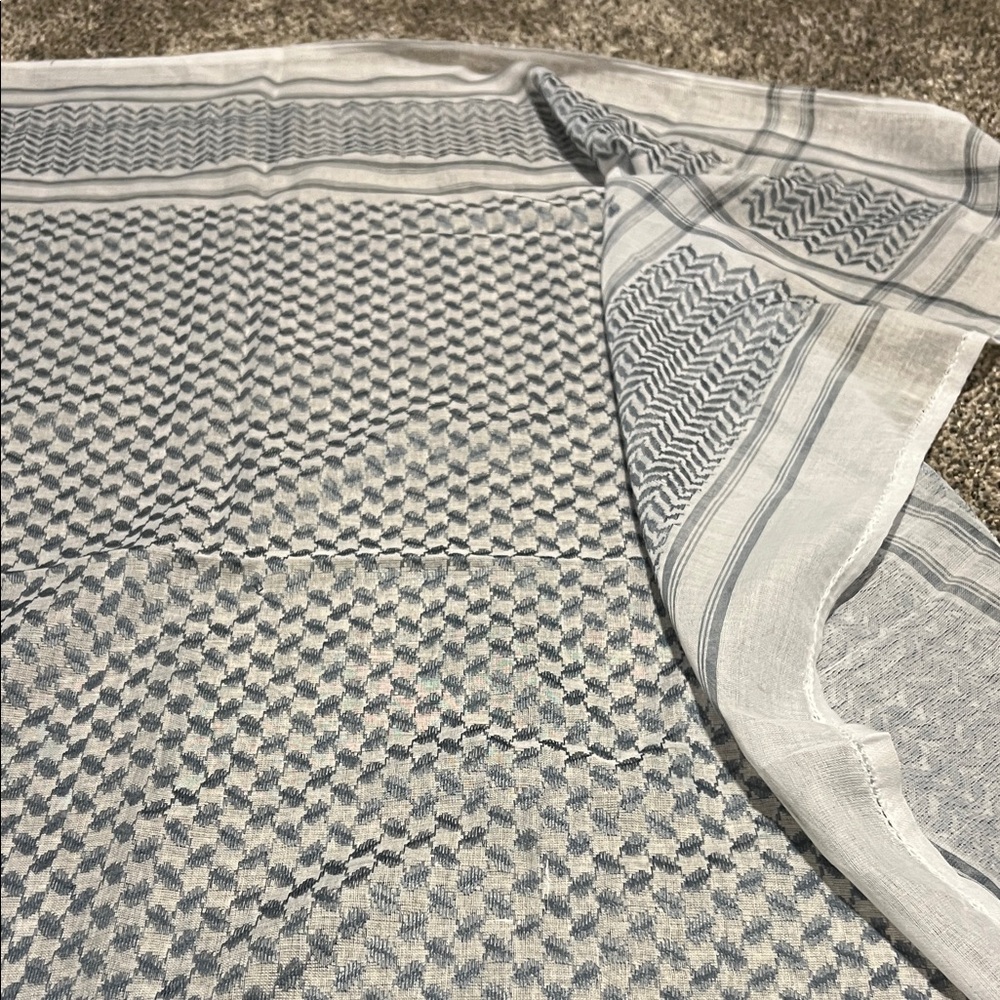 Authentic Kuwaiti Keffiyeh Scarf Silver Grey & White Lightweight Shemagh